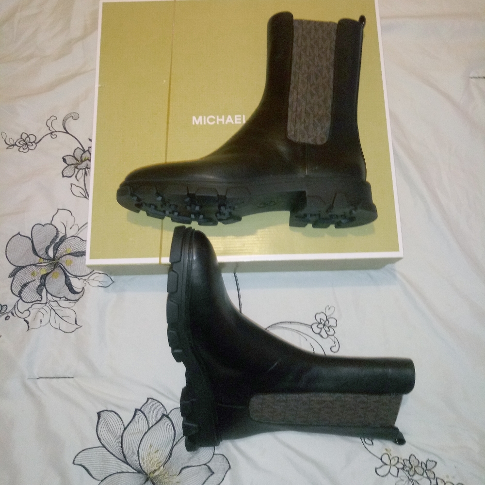 Michael Kors Ridley Chelsea Leather Boots - Picture 8 of 12